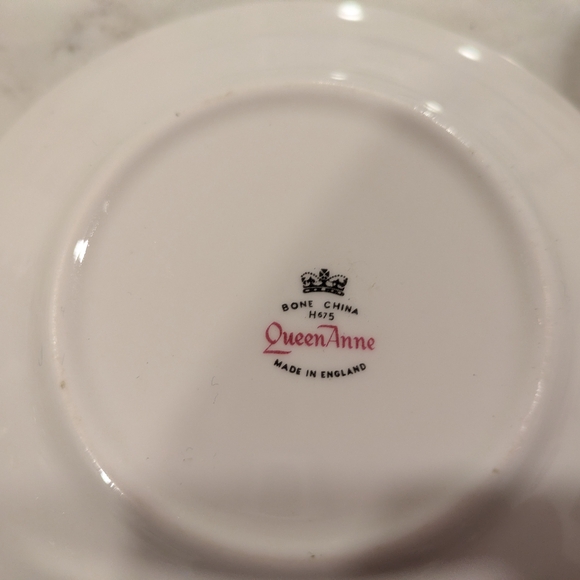 Bone China Queen Anne England  Blue Floral Teacup and Saucer Set with Gold Trim - Picture 4 of 4